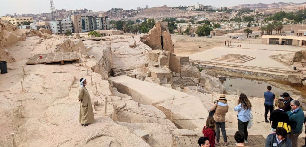 A tour group at the Unfinished Obelisk.
