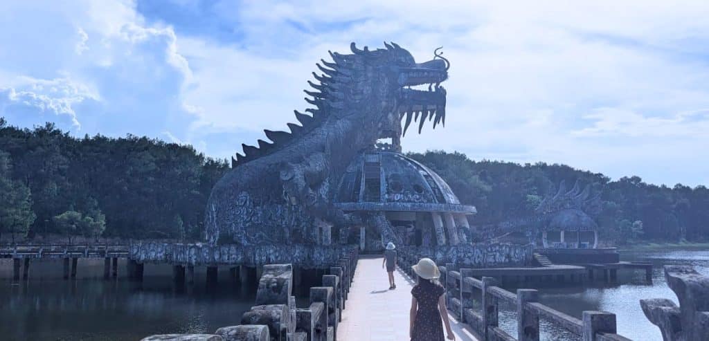 Hue Dragon Looking Right