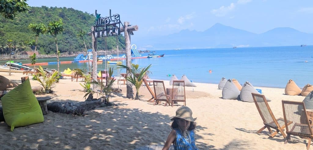 A shady spot on Simple Beach in Da Nang